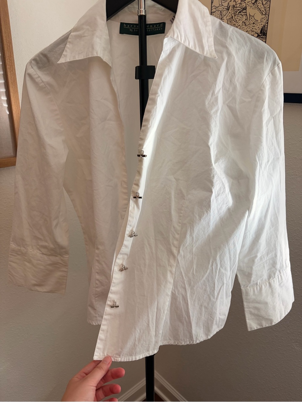 Incredibly chic Harve Benard White Button-Up Dress Shirt with Metal Buttons